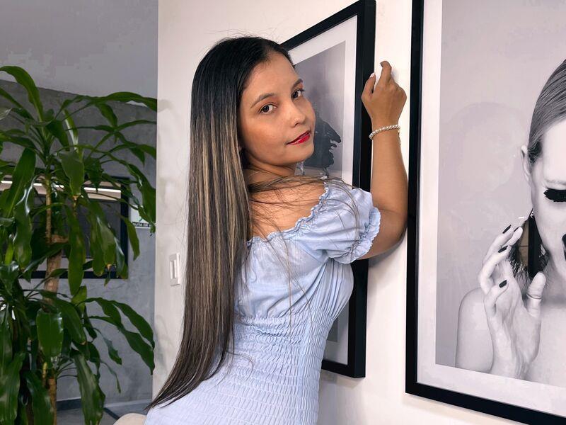 New camgirl model IssaHarper